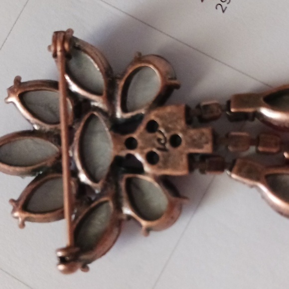 Amber Bronze Tone Flower Brooch - Picture 5 of 5